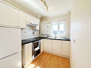 Kitchen- click for photo gallery